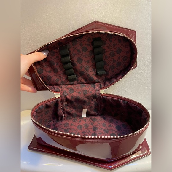 Dollskill Widow Young Runaway Coffin Bag - Picture 6 of 11